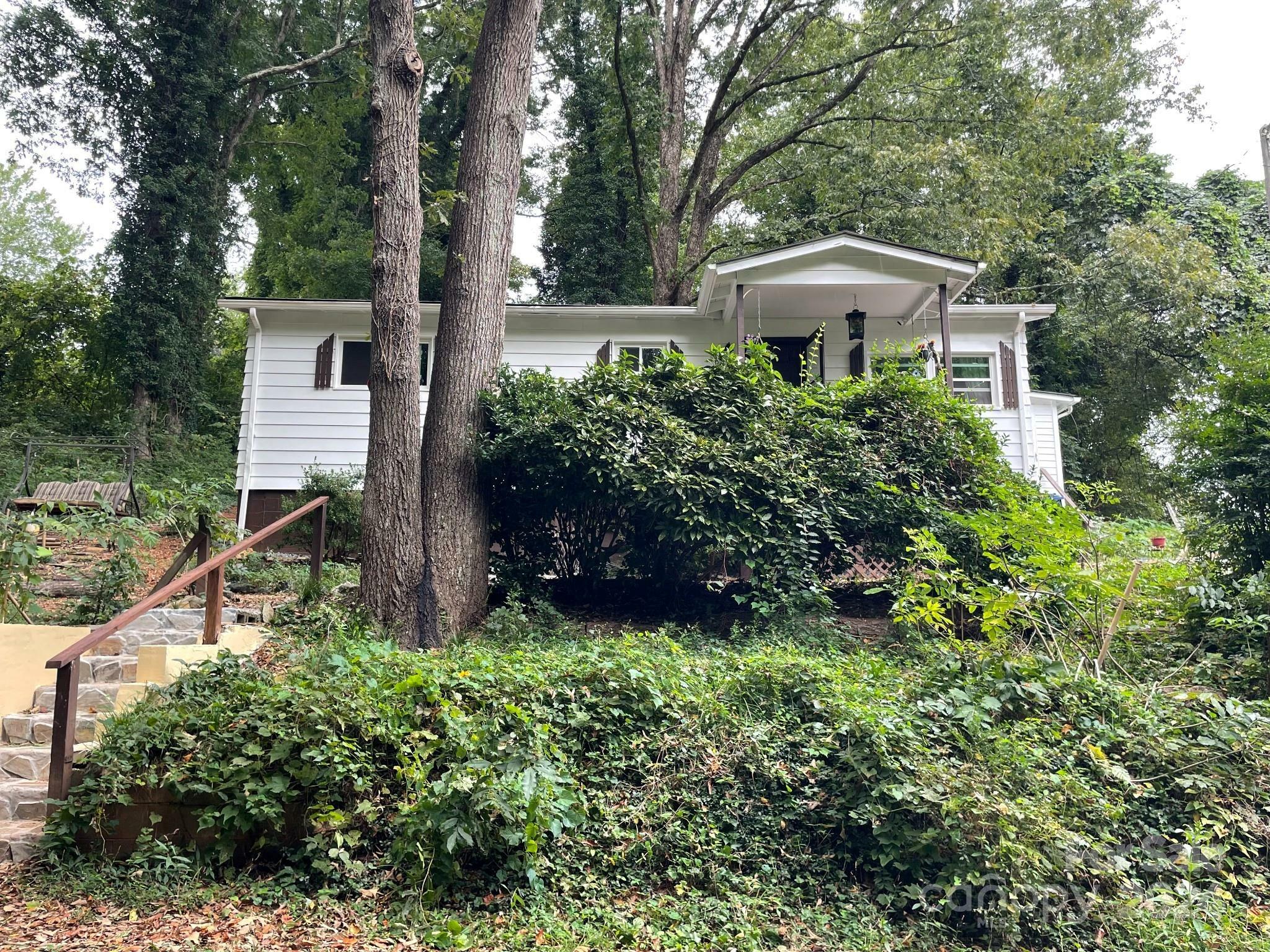 Property Photo:  333 N Meridian Street  NC 28139 