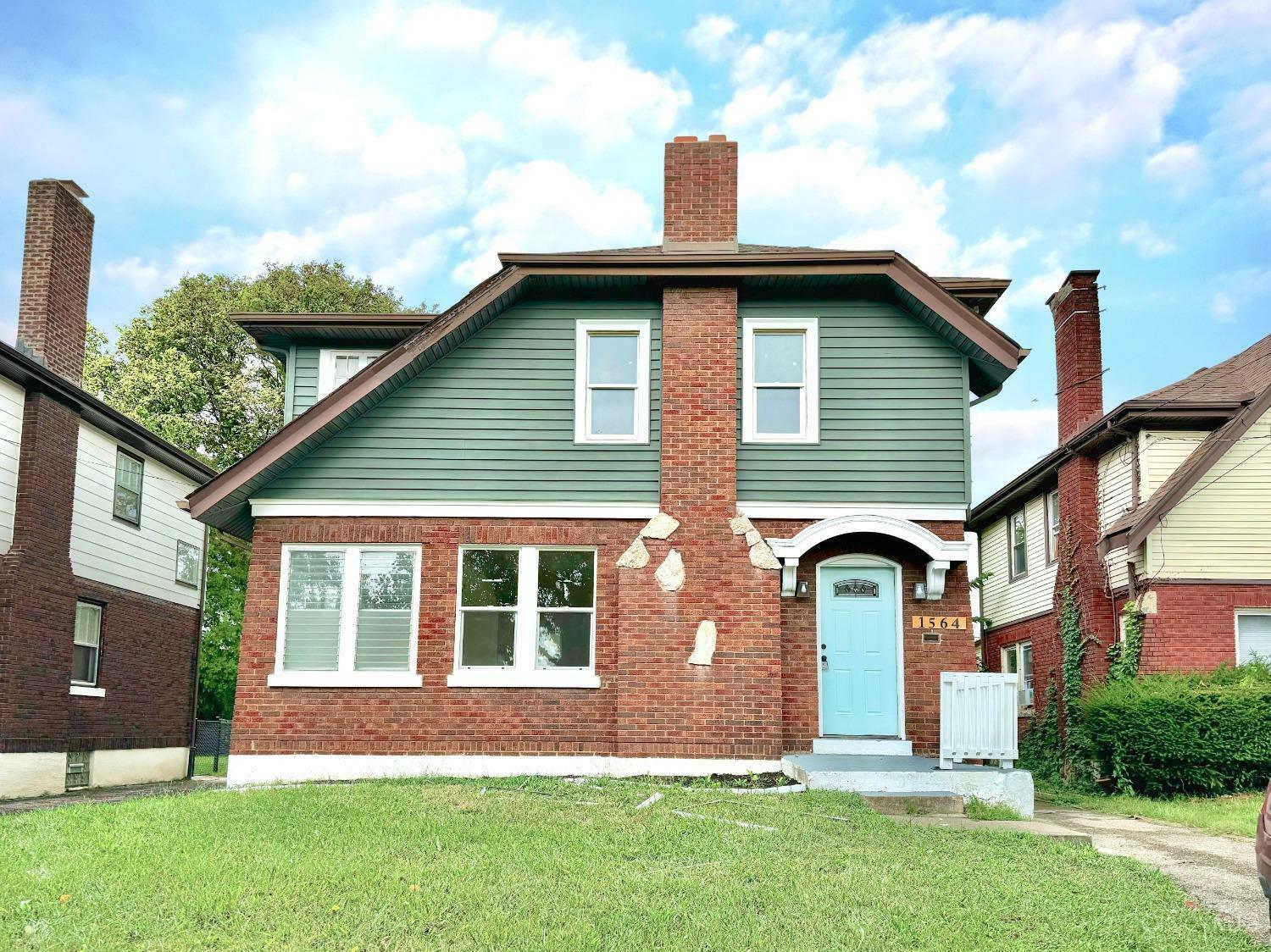 Property Photo:  1564 Yarmouth Avenue  OH 45237 