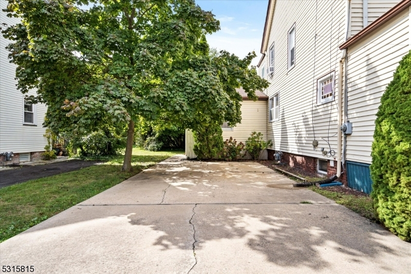 Property Photo:  76 Clay St  NJ 08850 