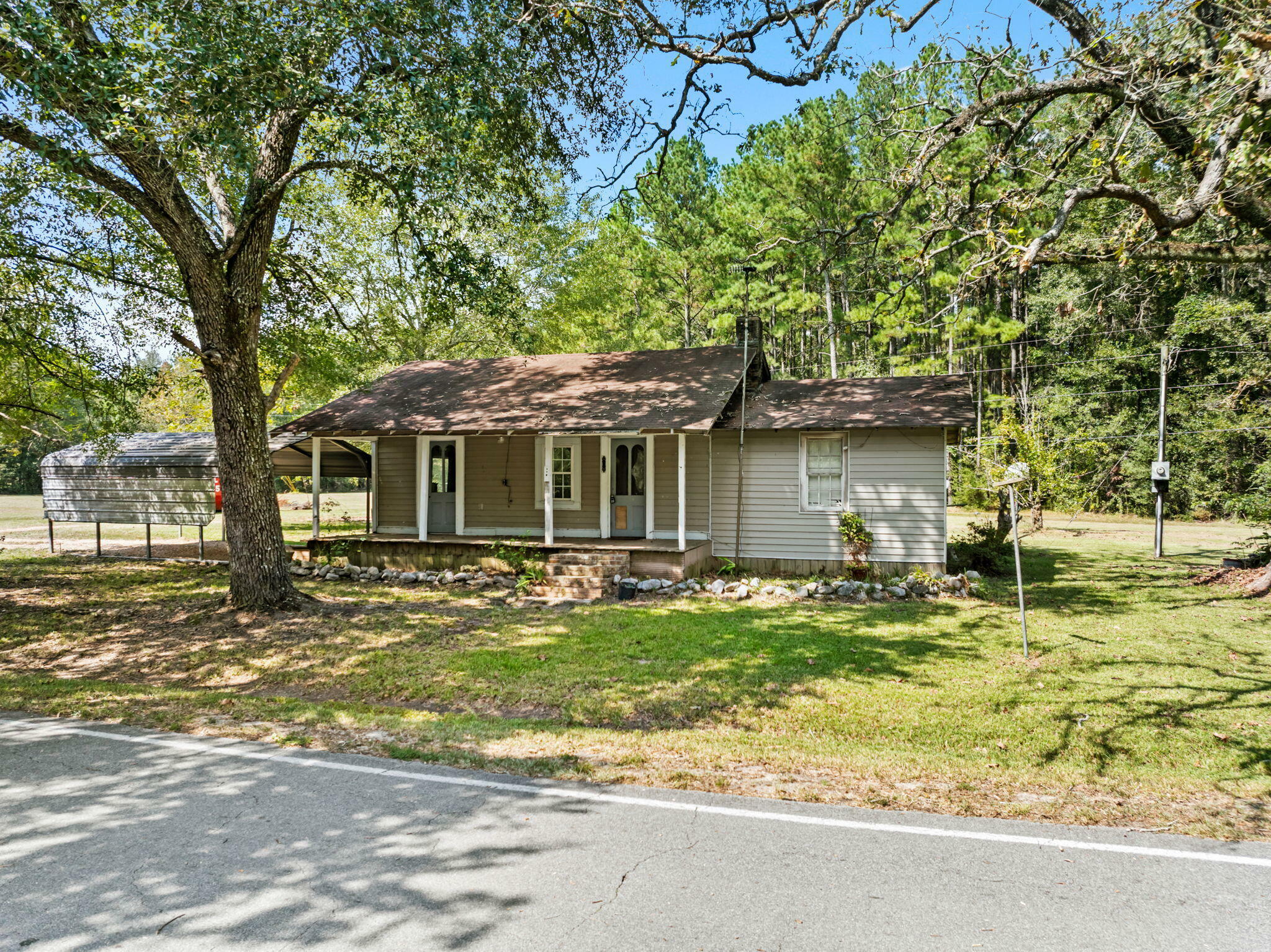 Property Photo:  977 & 961 Lampton Hilltop Rd.  MS 39429 