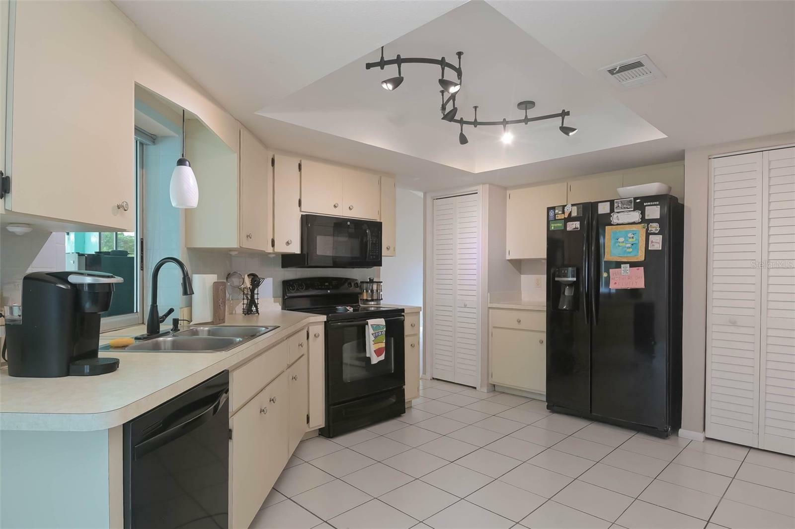 Property Photo:  21216 Chatburn Avenue  FL 33952 