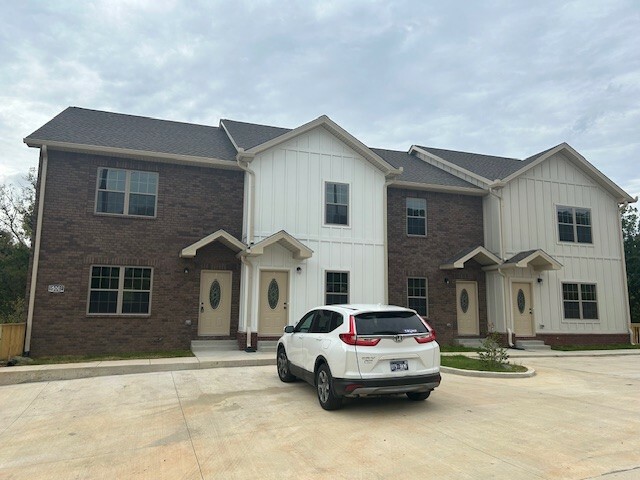 Property Photo: 500 Peachers Mill Rd B2 TN 37042
