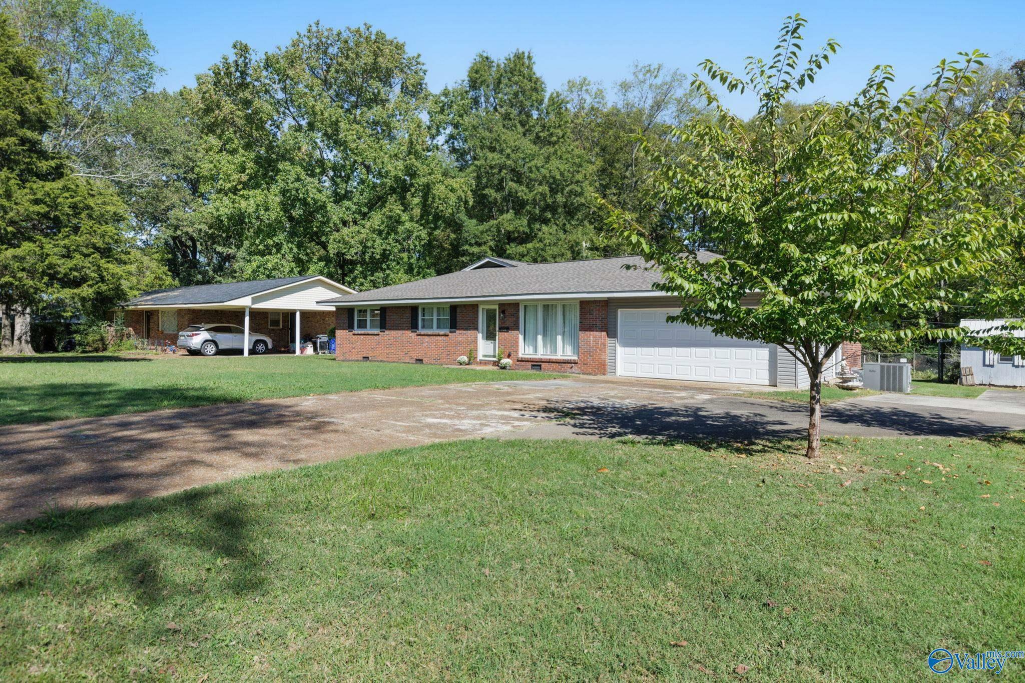 Property Photo:  721 Lakeside Drive E  AL 35630 