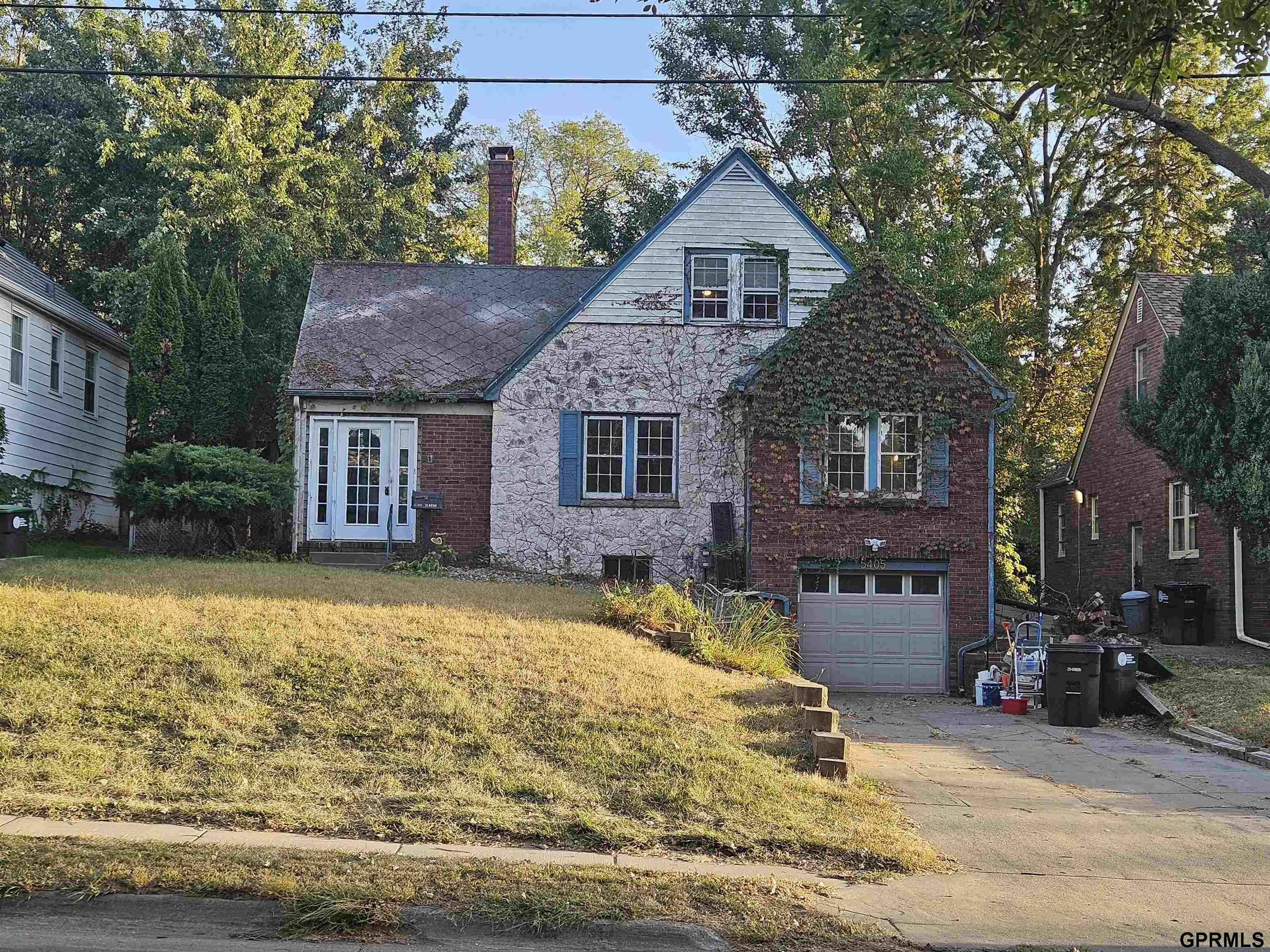 Property Photo: 5405 Blondo Street NE 68104