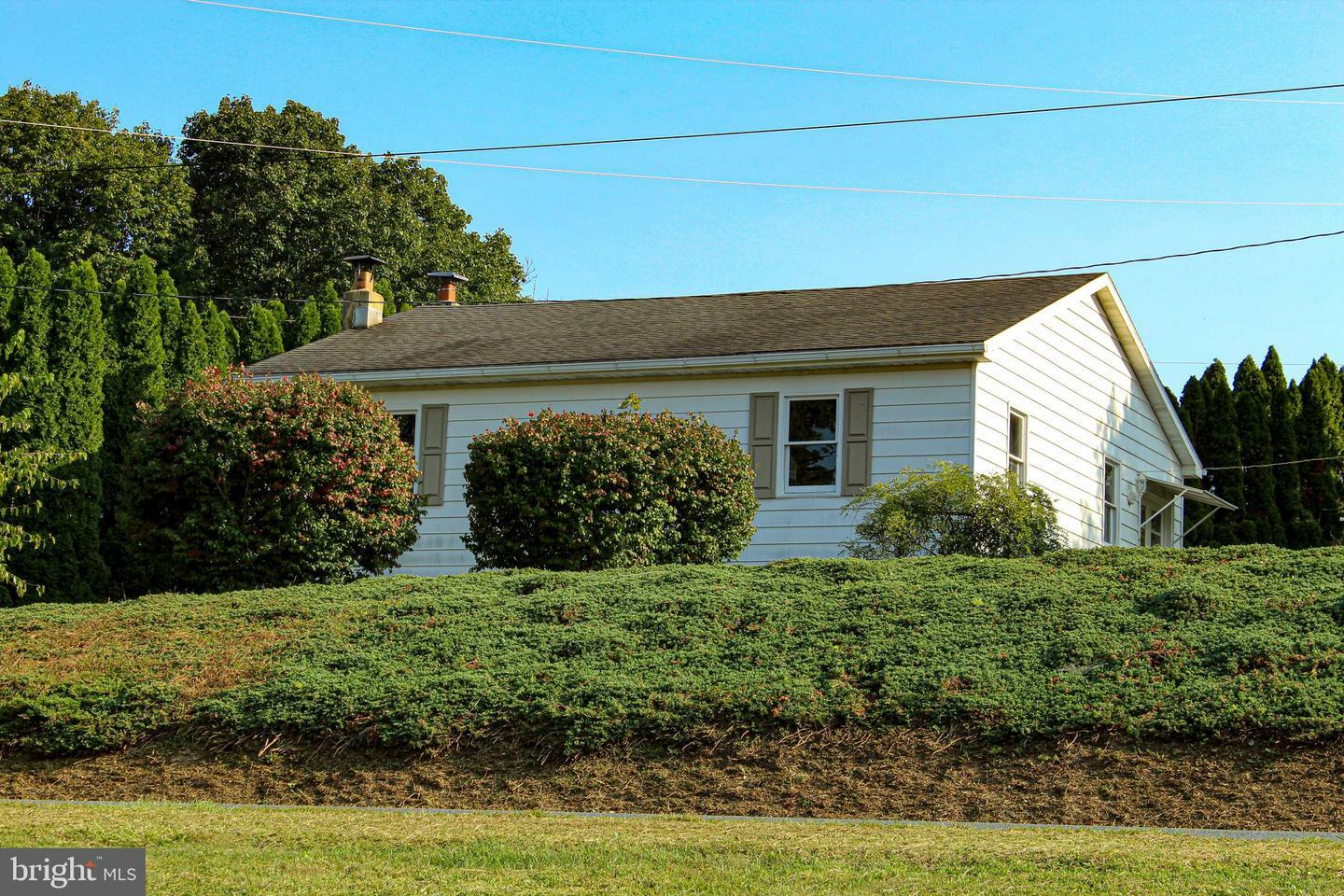 Property Photo:  422 Mountain Road  PA 19529 