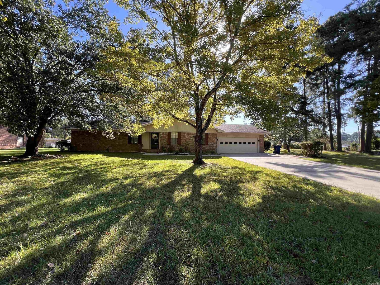 Property Photo:  421 Edgemere Street  AR 71701 