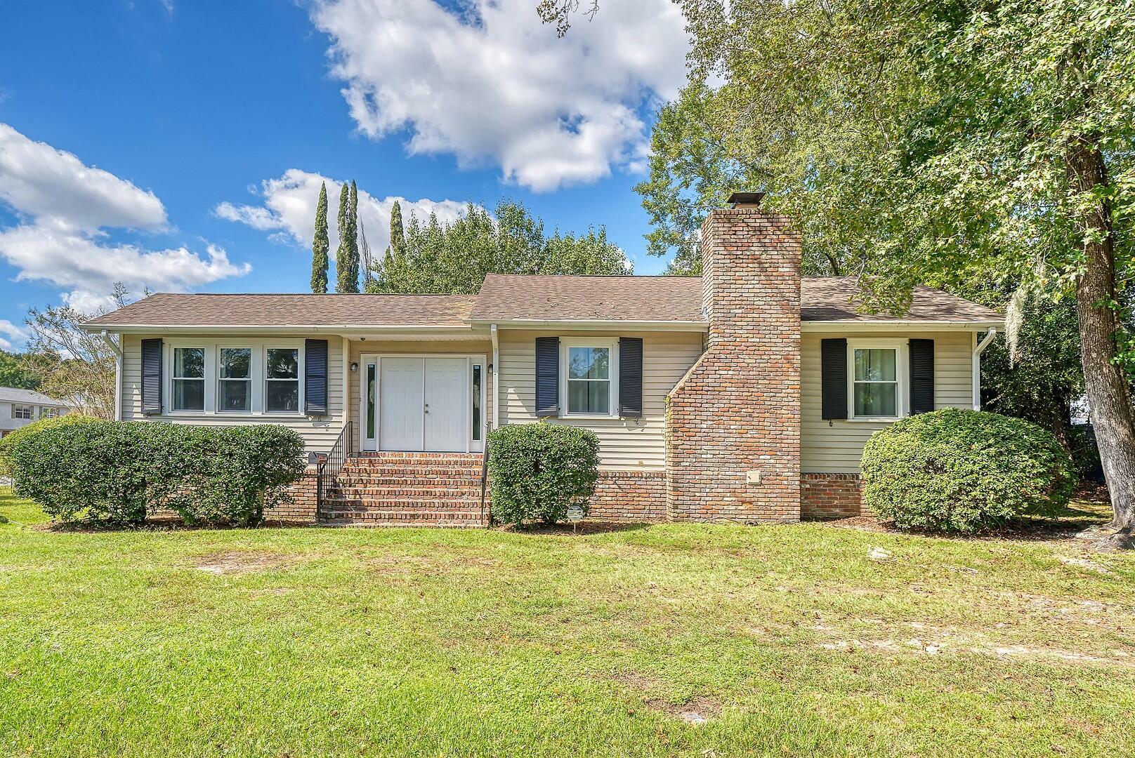 Property Photo:  525 Parkdale Drive  SC 29414 