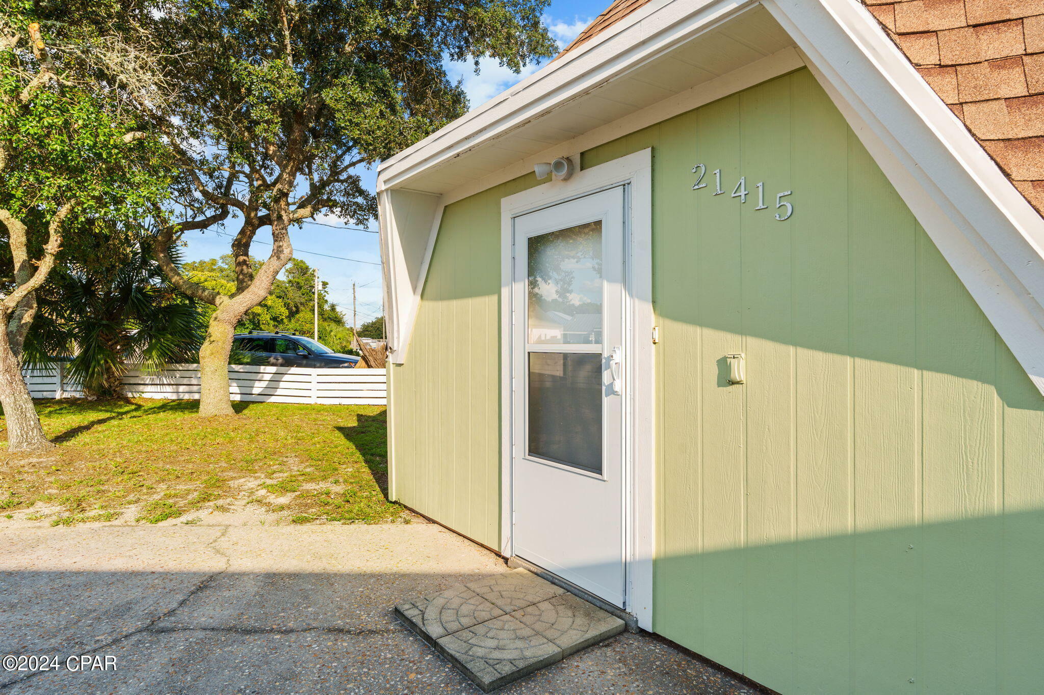 Property Photo:  21415 Dolphin Avenue  FL 32413 