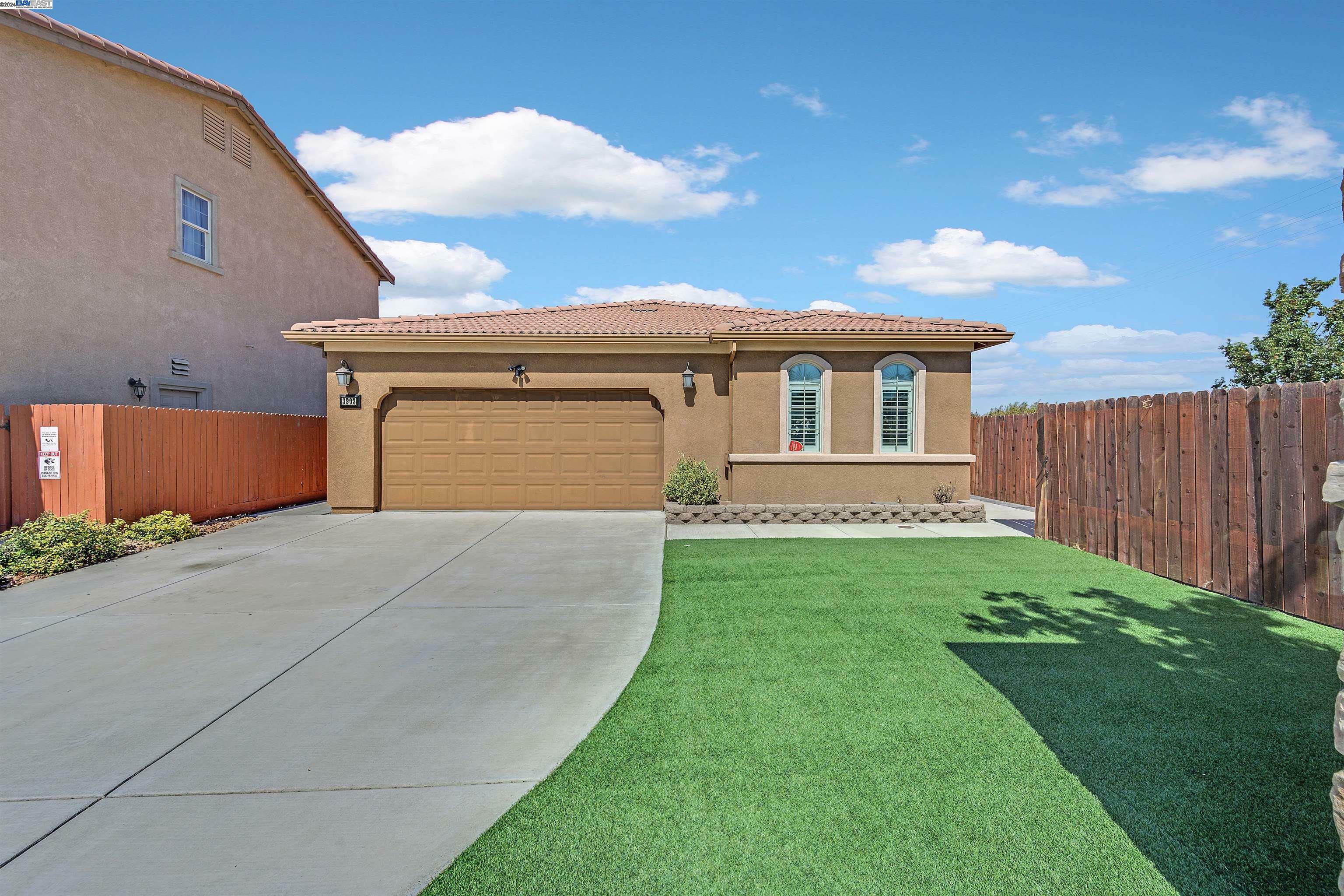 Property Photo:  3903 Aplicella Ct  CA 95337 