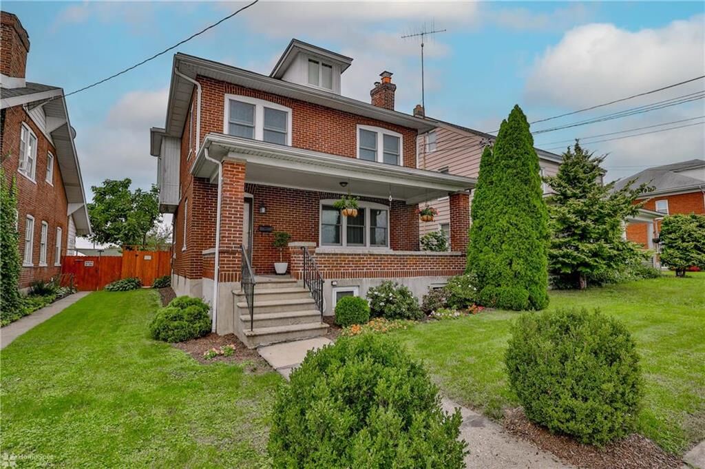 Property Photo: 956 Club Avenue PA 18109