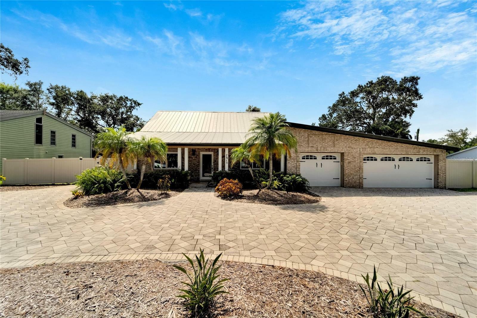 Property Photo:  7615 Alhambra Drive  FL 34209 