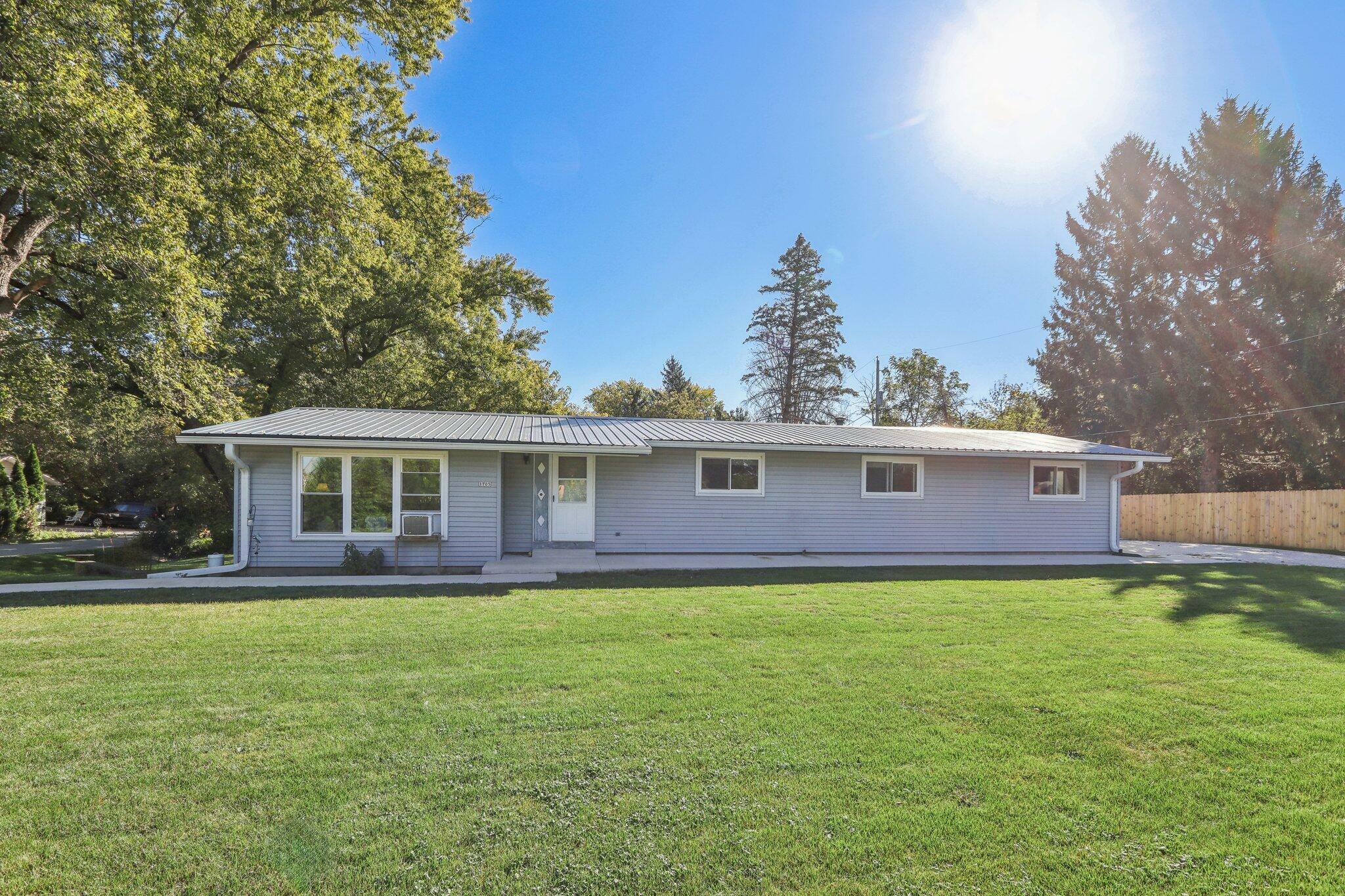 Property Photo:  1705 Chippewa Dr  WI 53139 