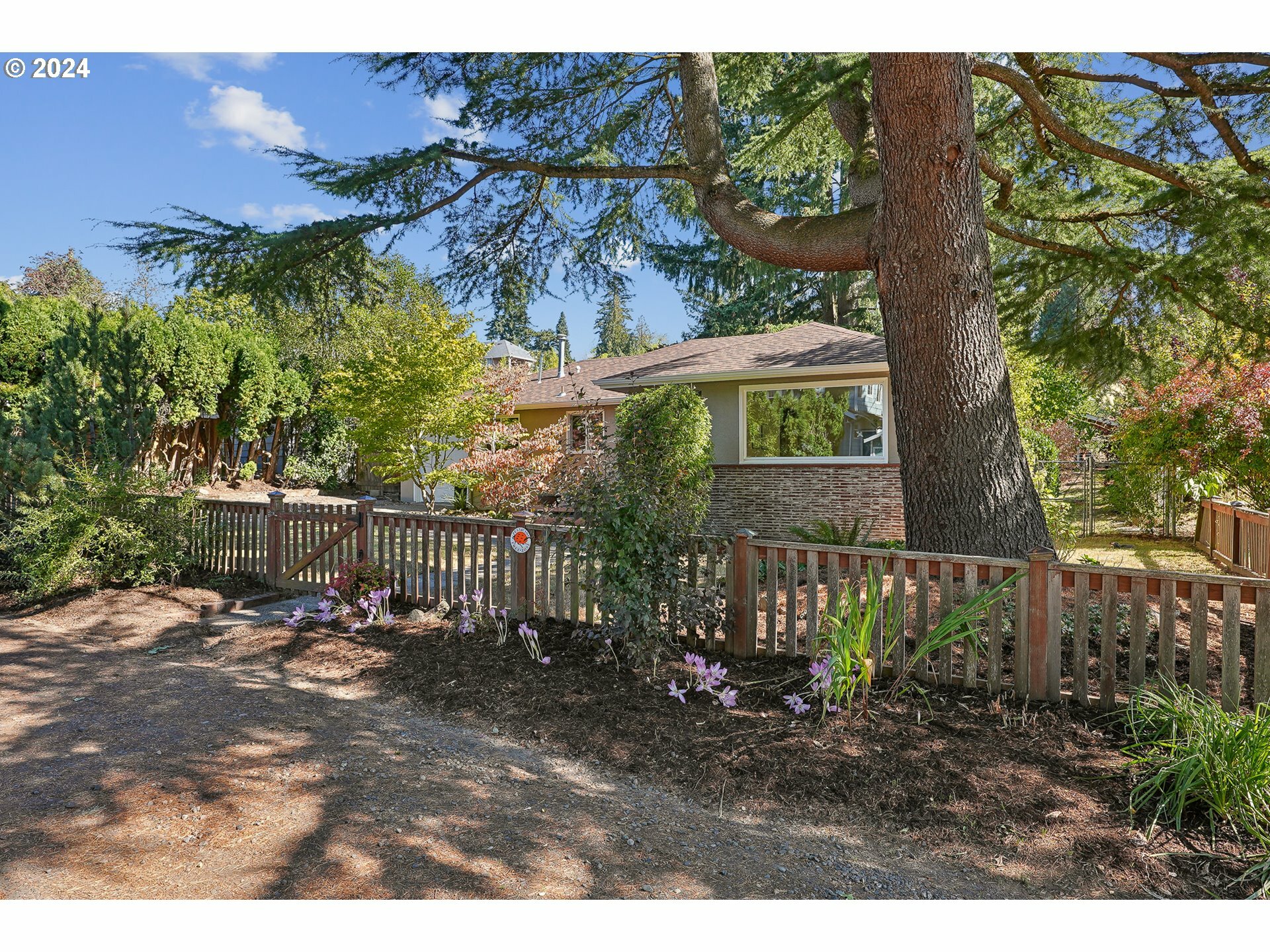 Property Photo:  7814 SW Capitol Hill Rd  OR 97219 