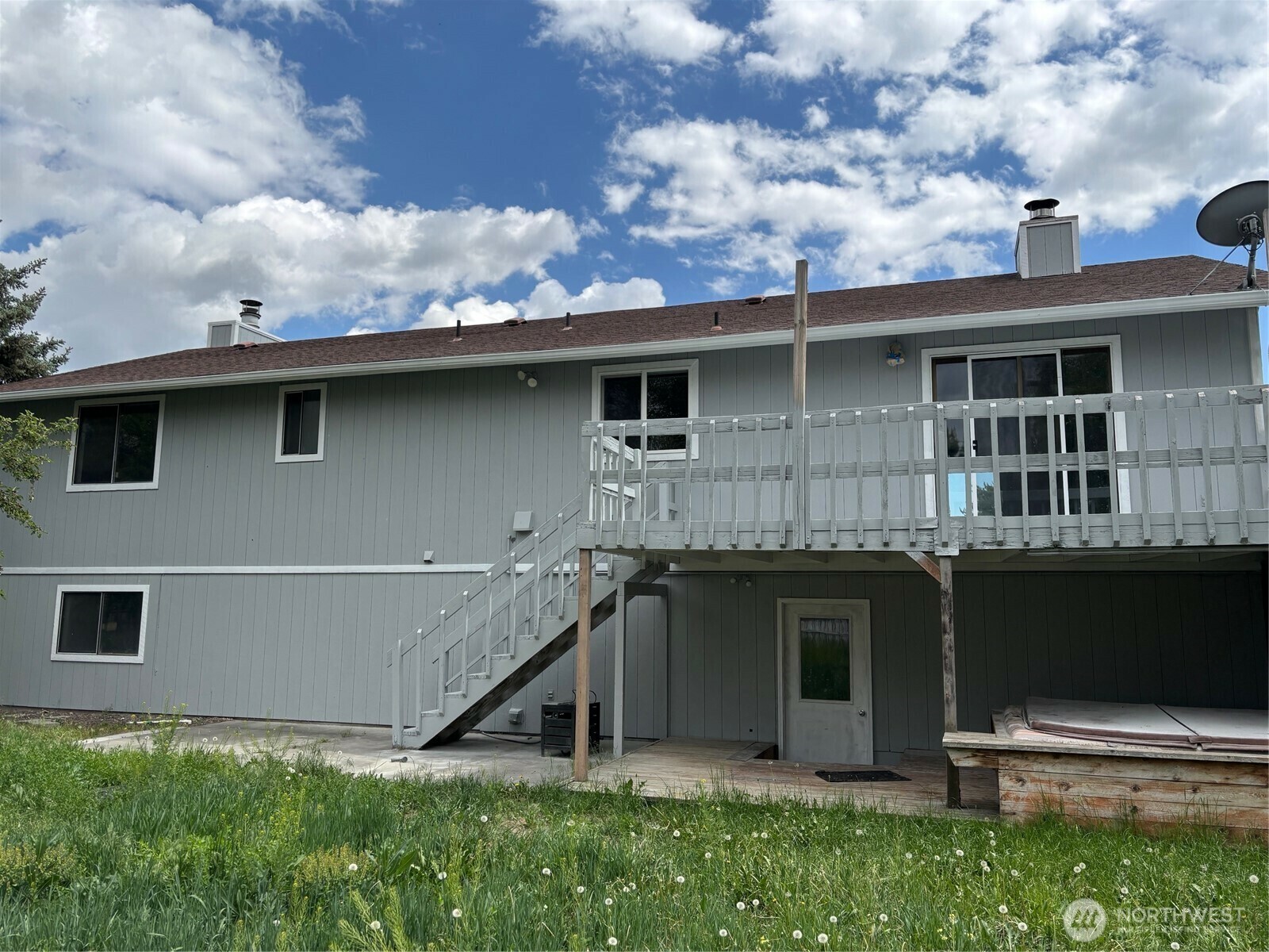 Property Photo: 812 W Edgewater Lane WA 98837