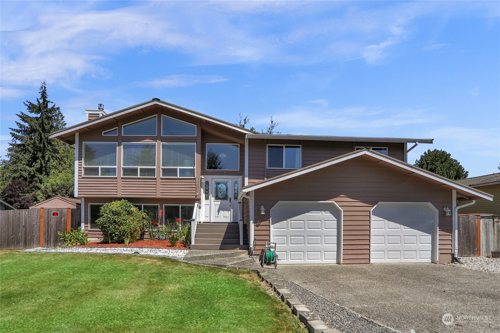 Property Photo:  5505 170th Place SW  WA 98037 