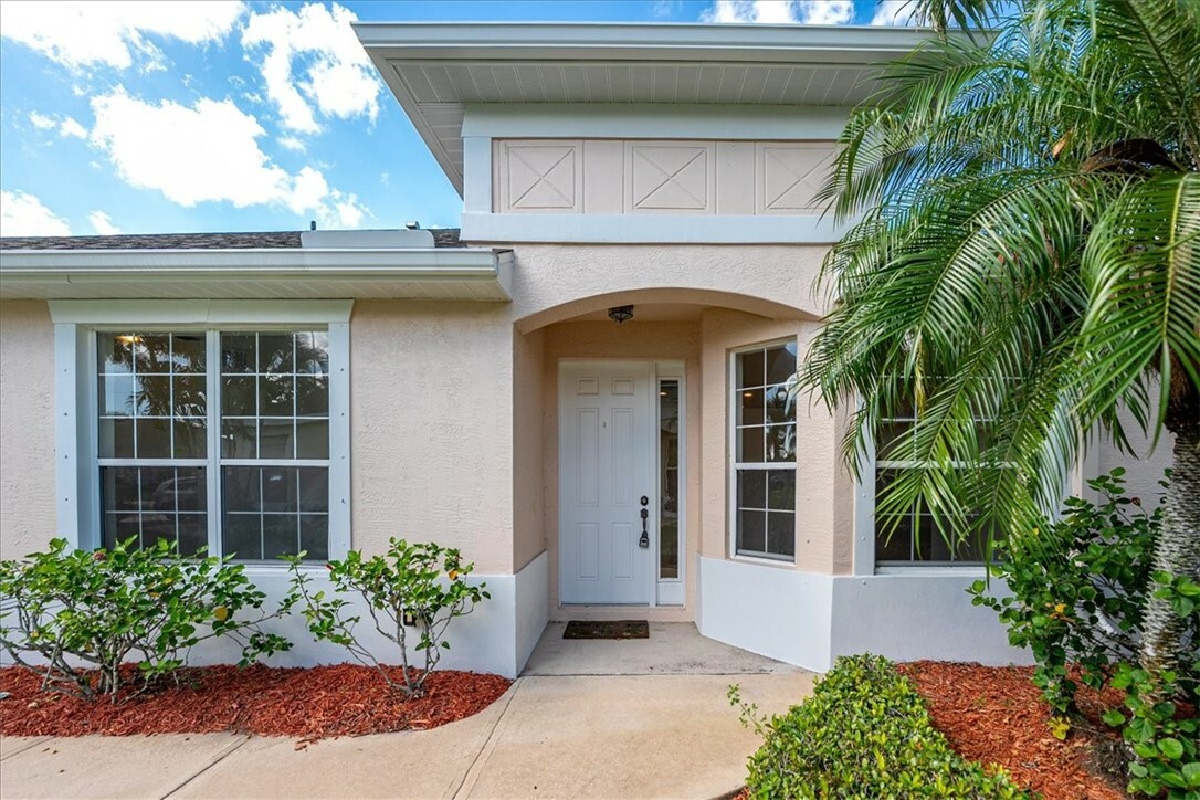Property Photo: 413 W Tangerine Square SW FL 32968