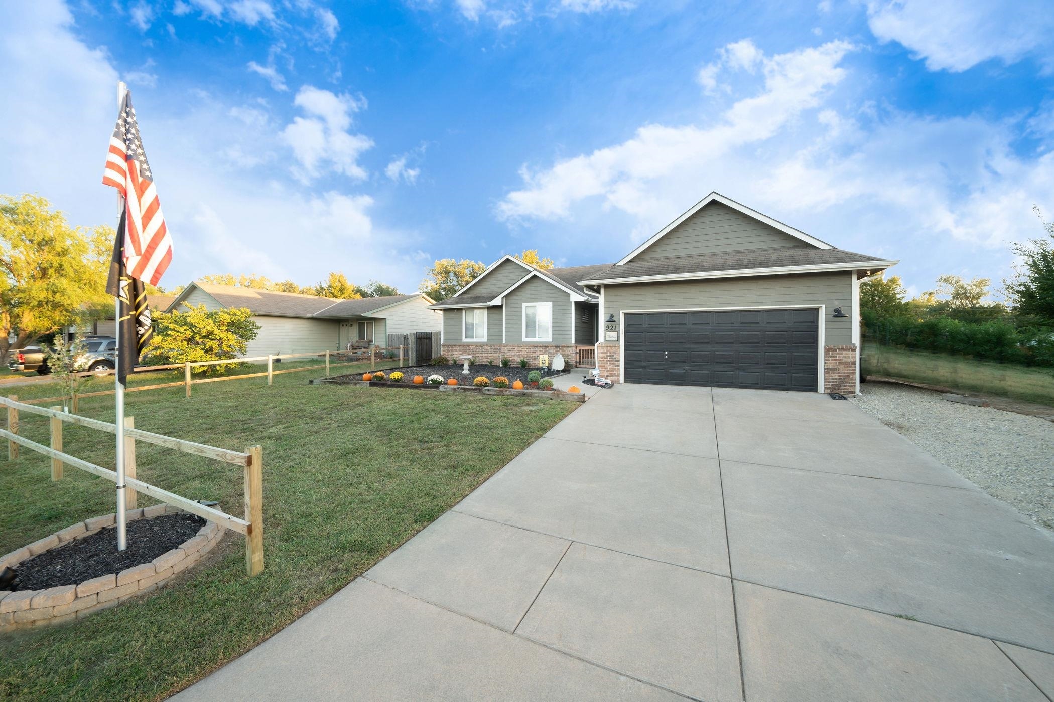 Property Photo:  921 W 50th St S  KS 67217 