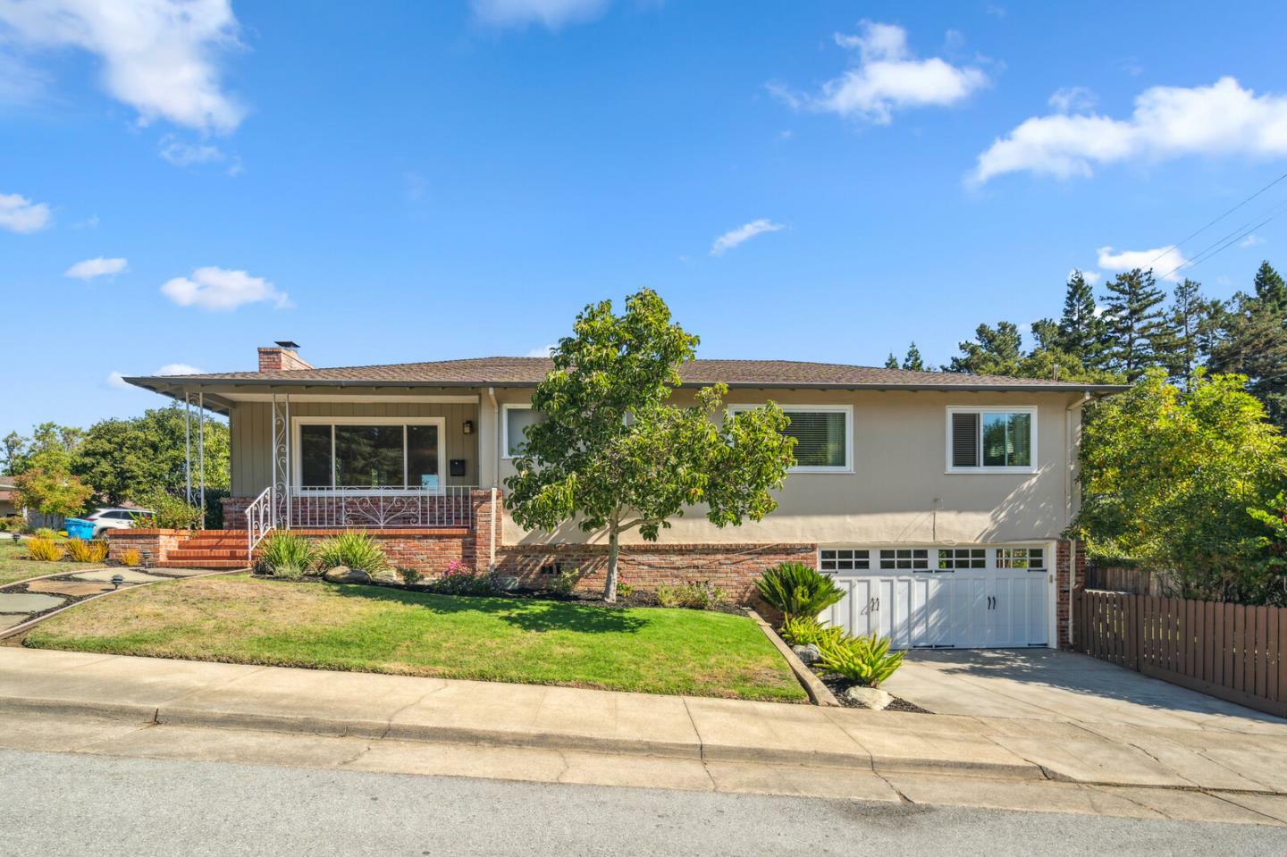 Property Photo:  837 Oregon Avenue  CA 94402 