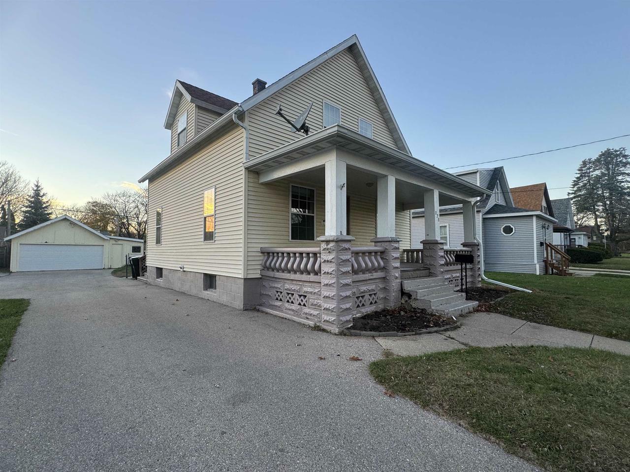 Property Photo:  828 Grant Street  WI 53511 