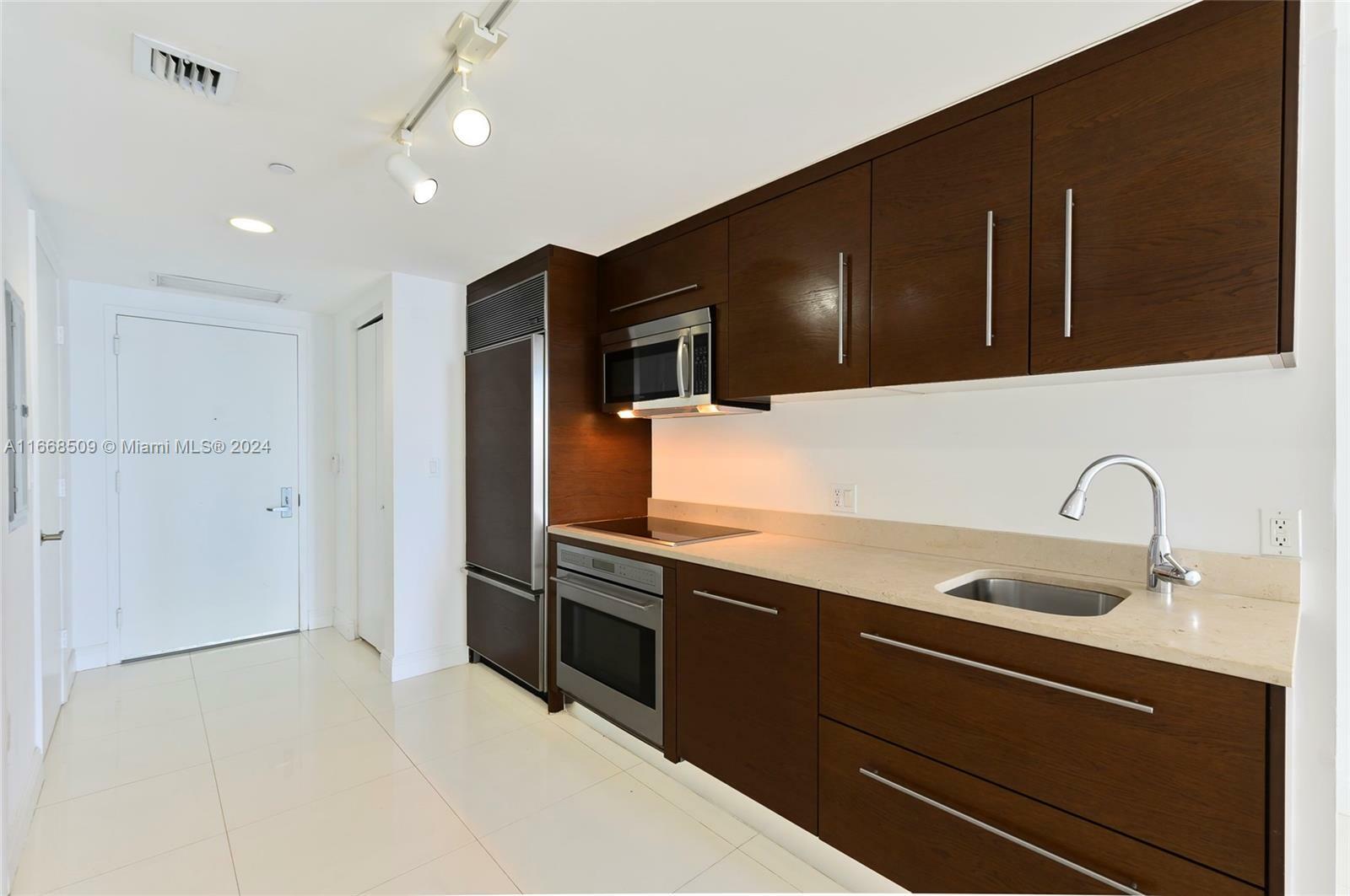 Property Photo:  475 Brickell Ave 3208  FL 33131 