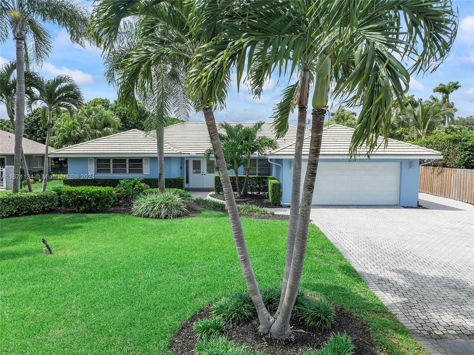 Property Photo:  7639 W Lake Dr  FL 33406 