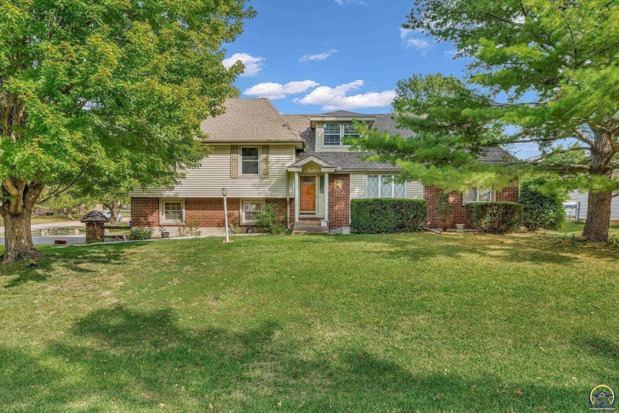 Property Photo:  2820 SE Shawnee Dr  KS 66605 