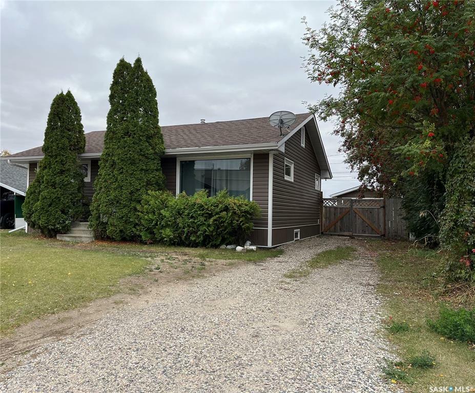 Property Photo:  616 8th Avenue W  SK S0E 1E0 