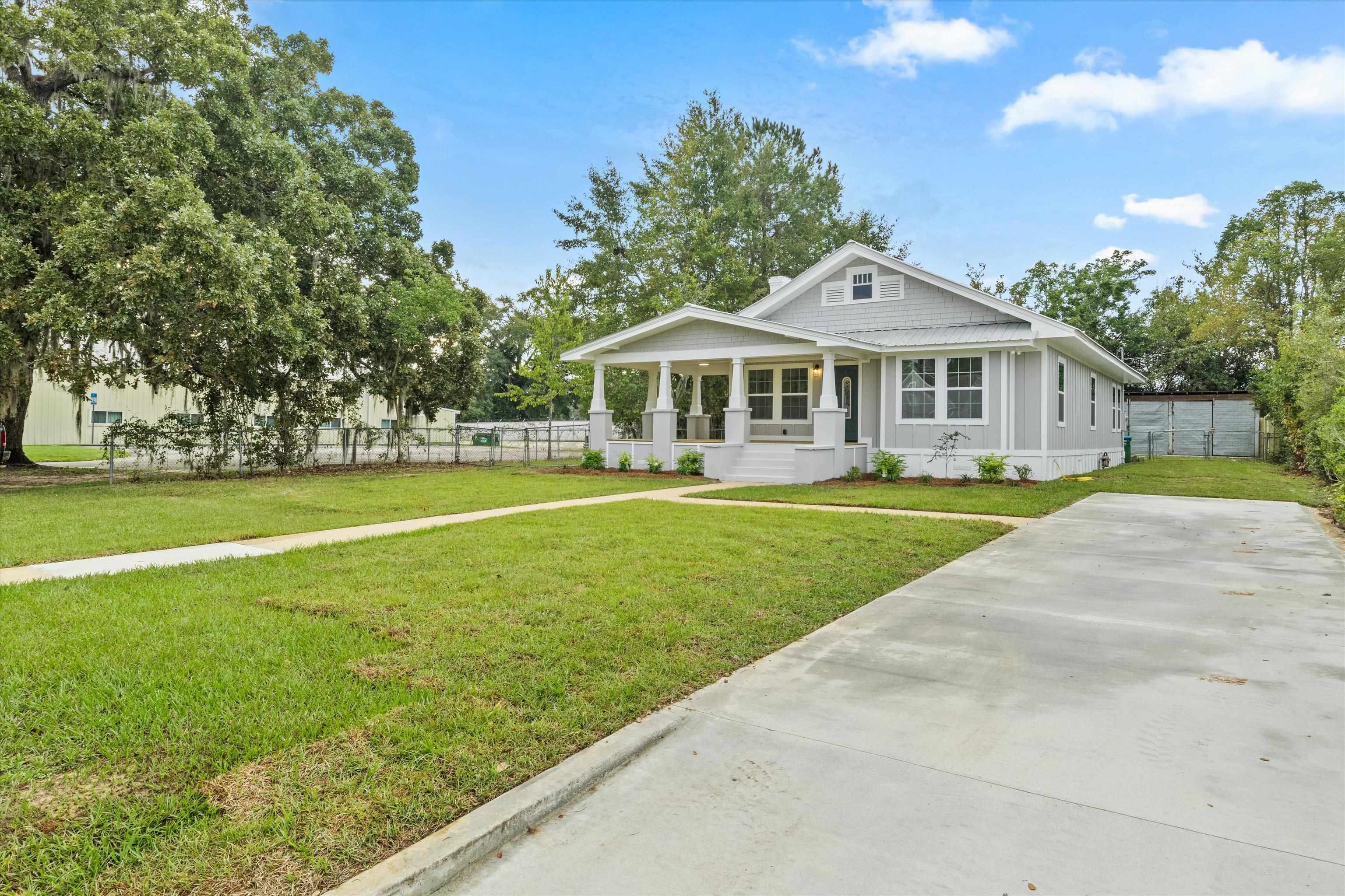 Property Photo:  1127 W Washington Street  FL 32351 