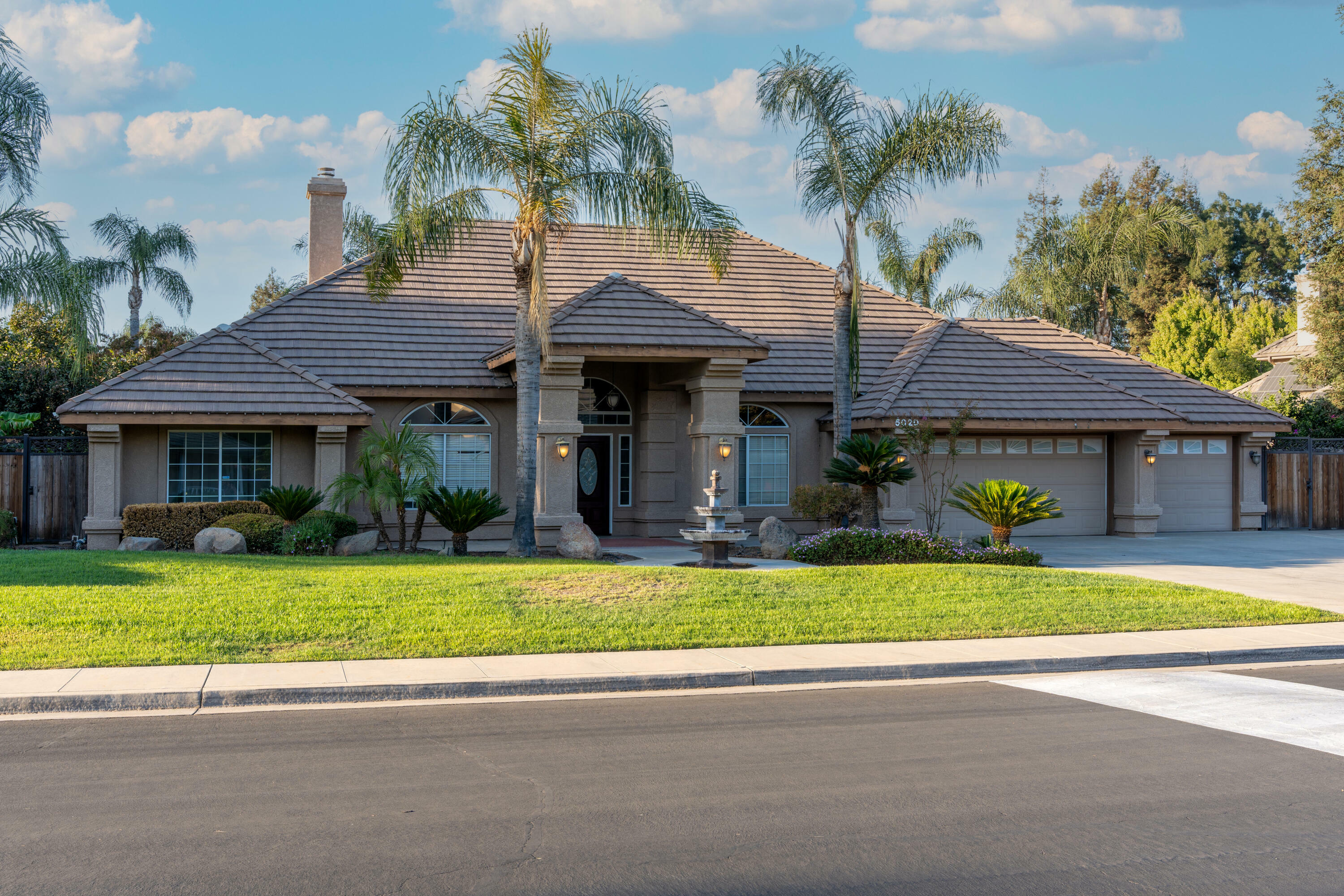 Property Photo:  5020 W Lakewood Drive  CA 93291 