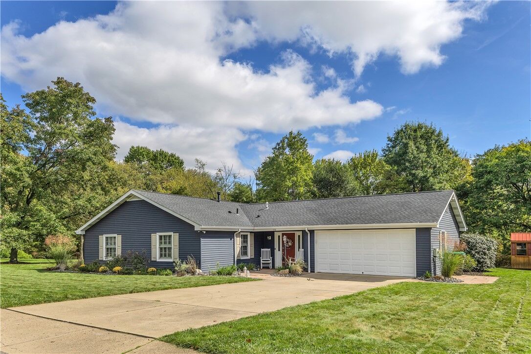 Property Photo:  106 Crossing Ridge Trl  PA 16066 