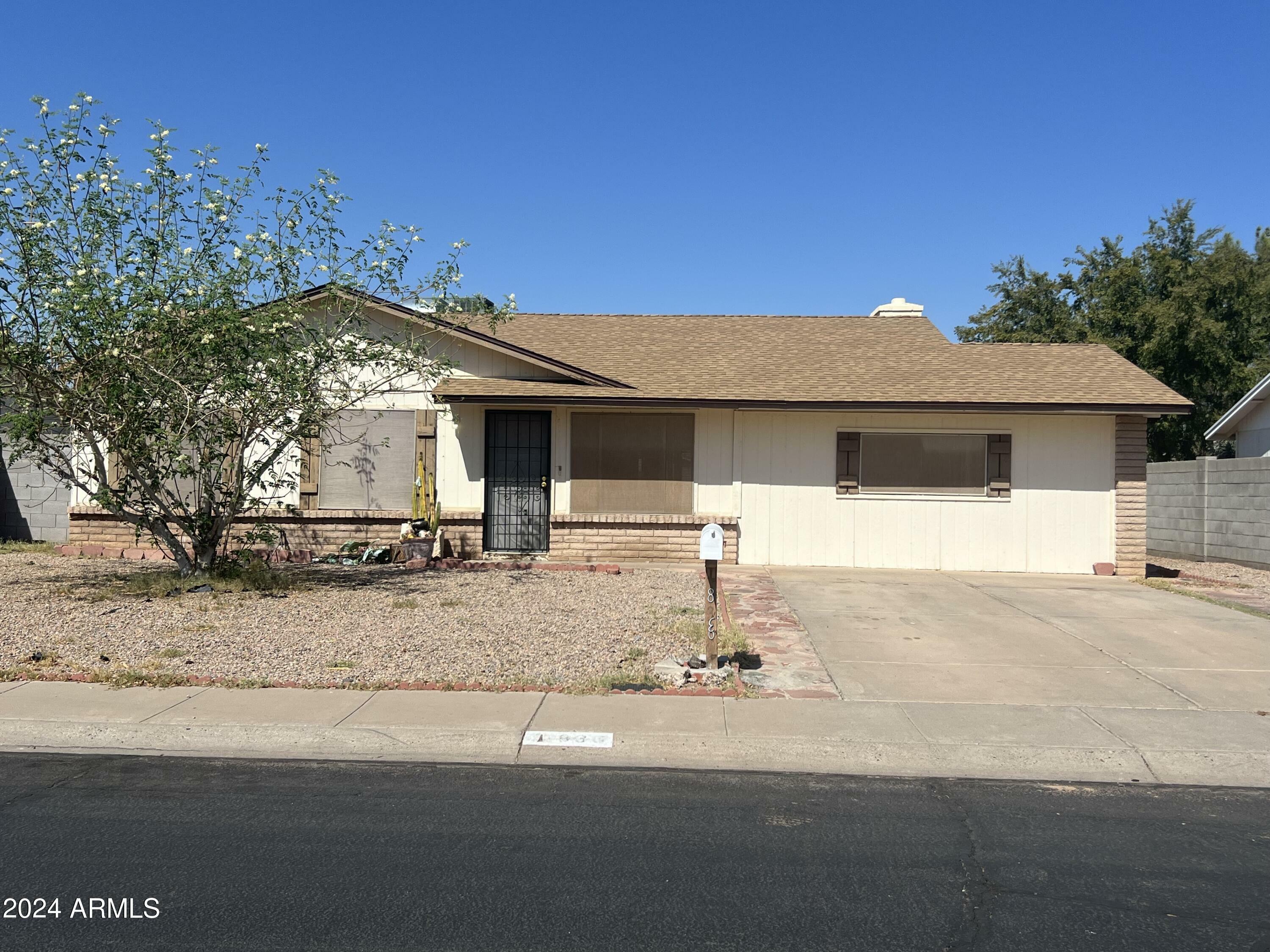 Property Photo:  836 W Watson Drive  AZ 85283 