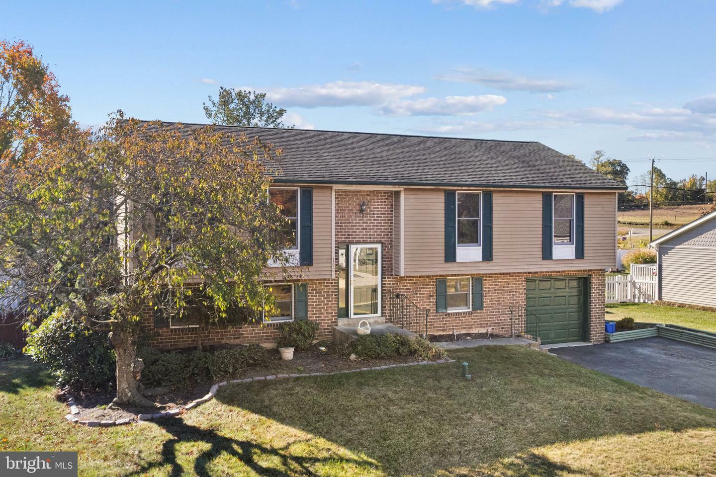 Property Photo:  140 Apple Valley Drive  PA 19047 