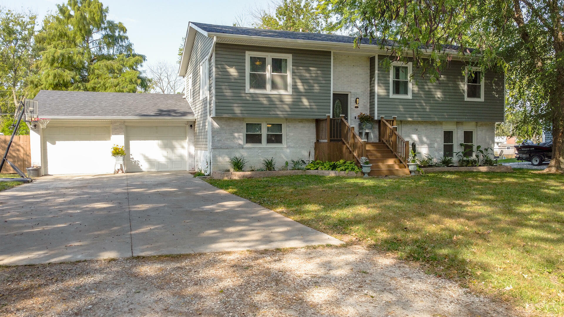 Property Photo:  419 Orchard St  MO 65240 