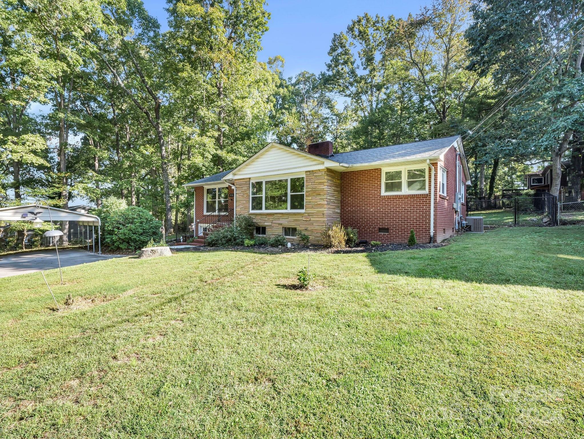 Property Photo:  806 N Flint Street  NC 28092 