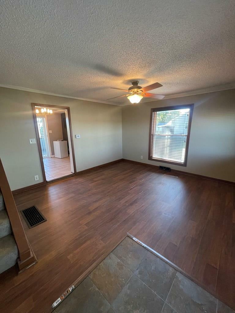 Property Photo:  21 N 32nd St  IA 50501 