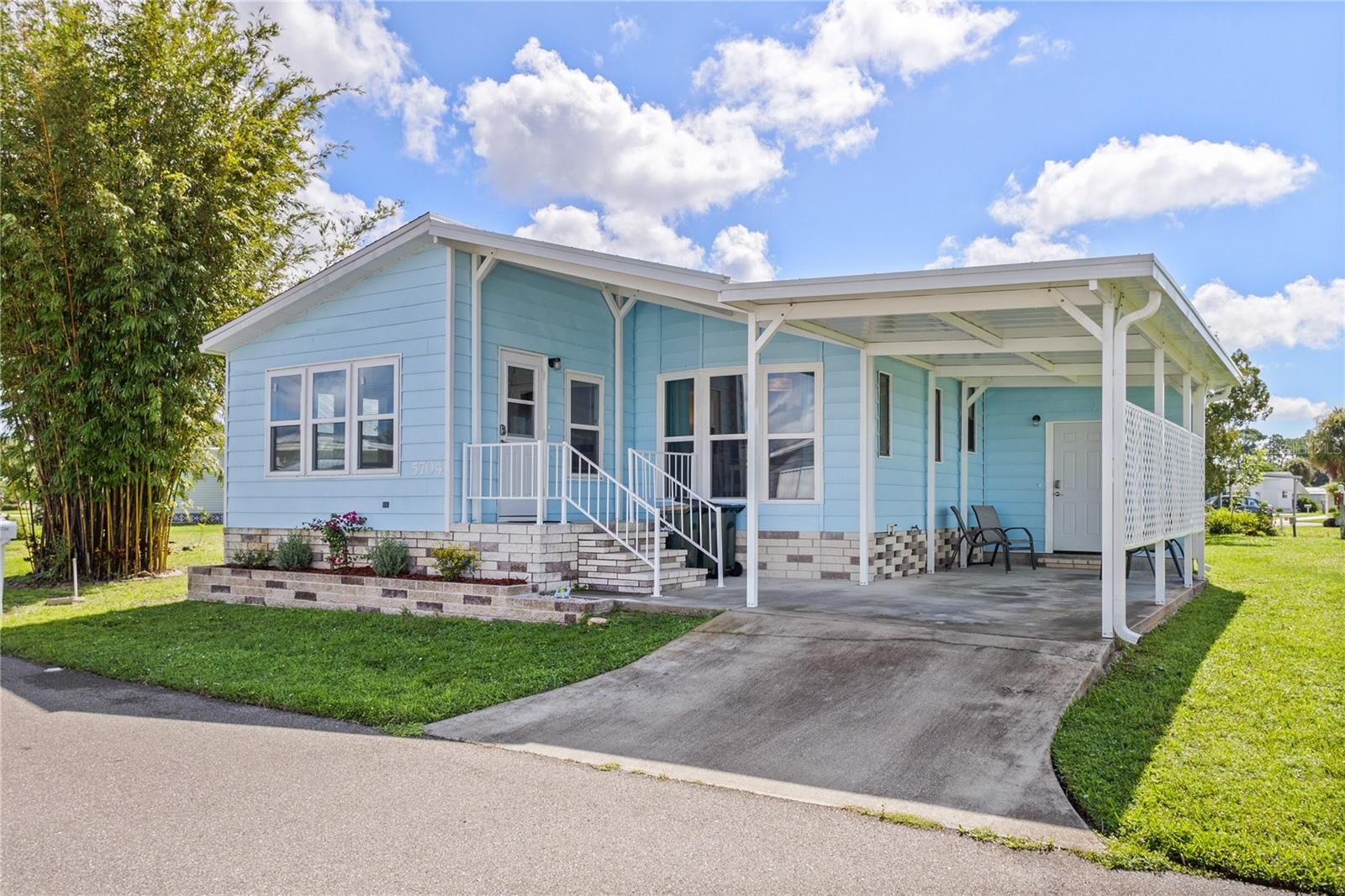 Property Photo: 5704 Holiday Park Boulevard FL 34287