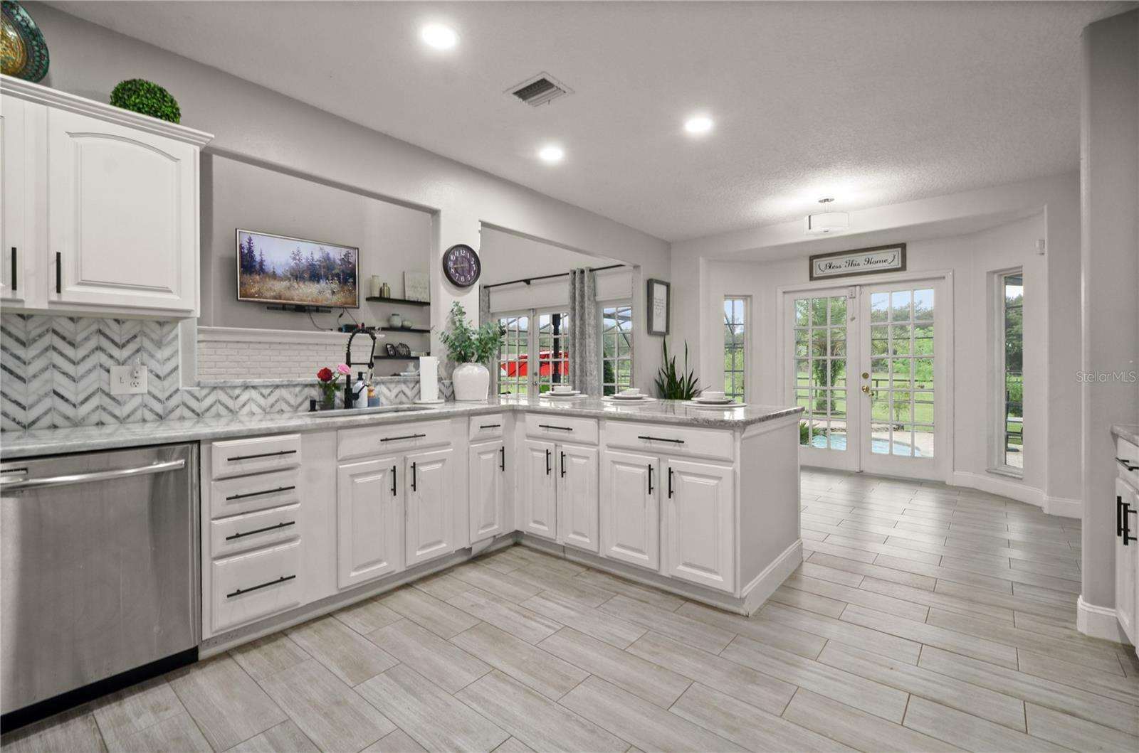 Property Photo: 2393 Appy Lane FL 32712