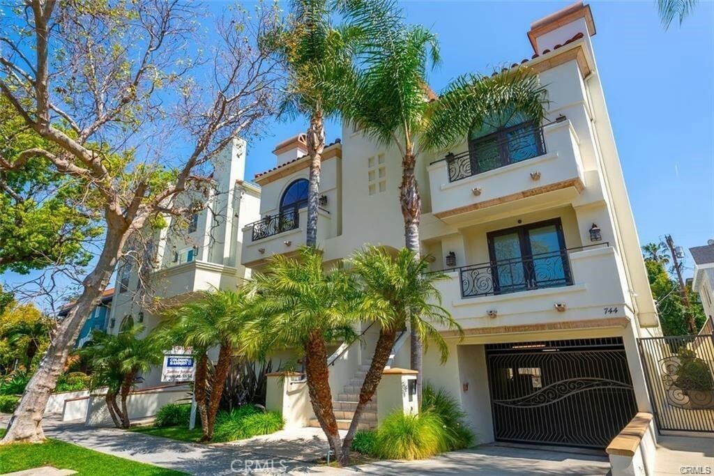 Property Photo:  744 N Alfred Street 104  CA 90069 