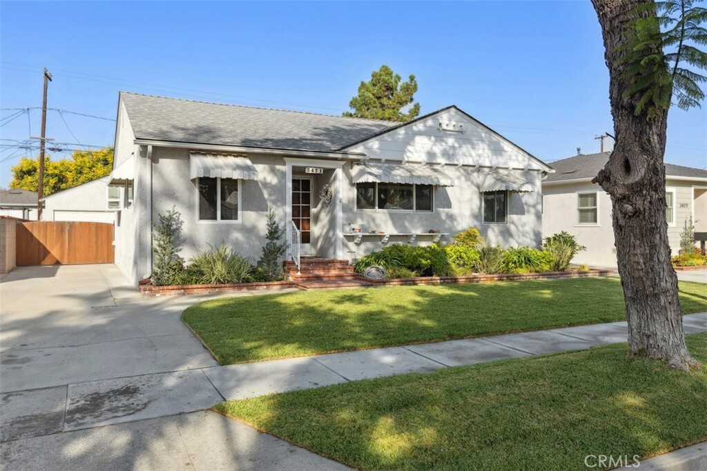 Property Photo:  3471 Shipway Avenue  CA 90808 