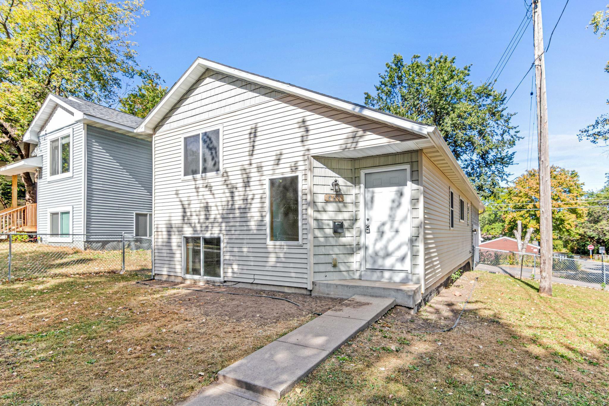 Property Photo:  425 Jessamine Avenue E  MN 55130 