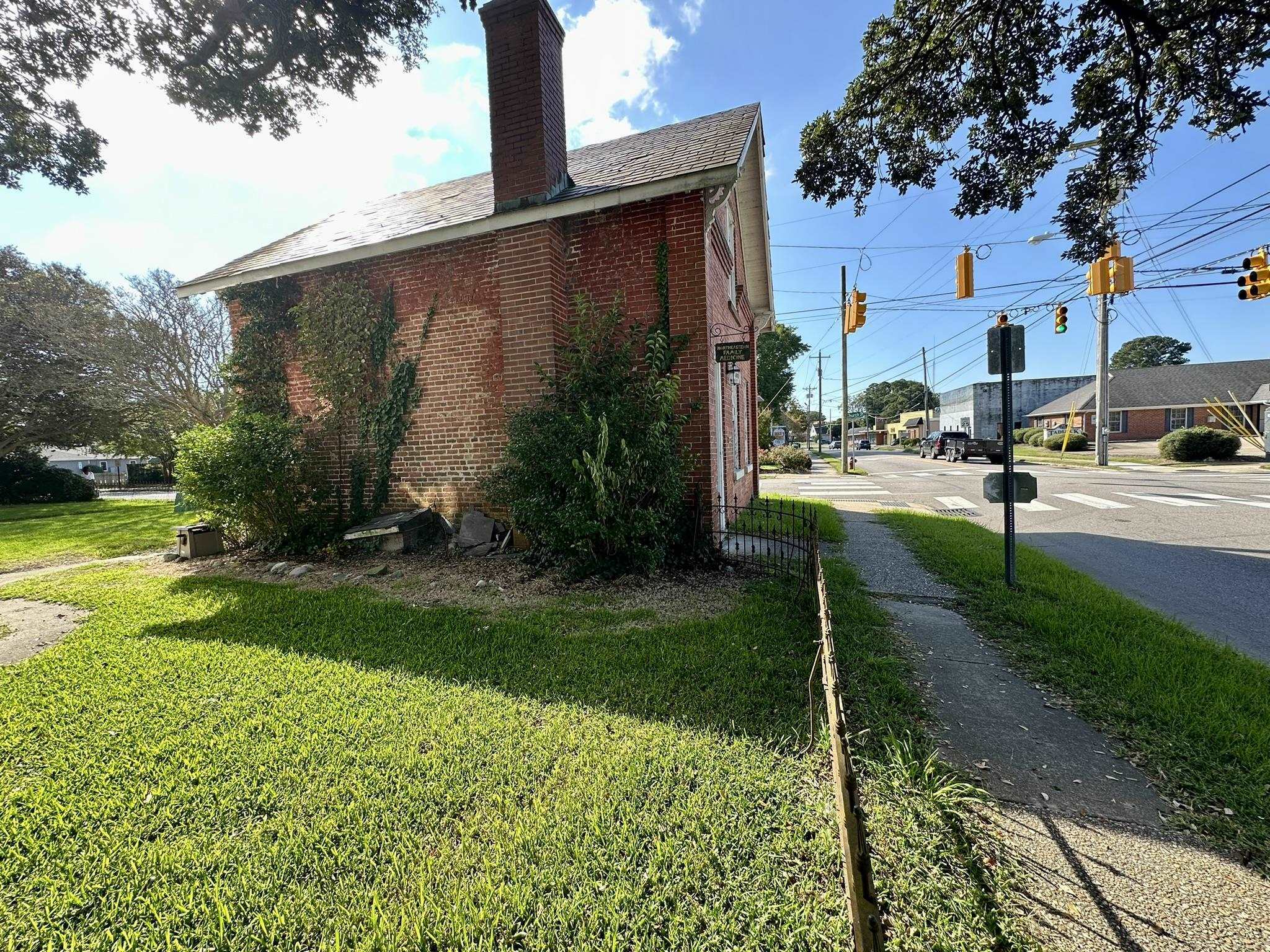 Property Photo:  204 S Road Street  NC 27909 