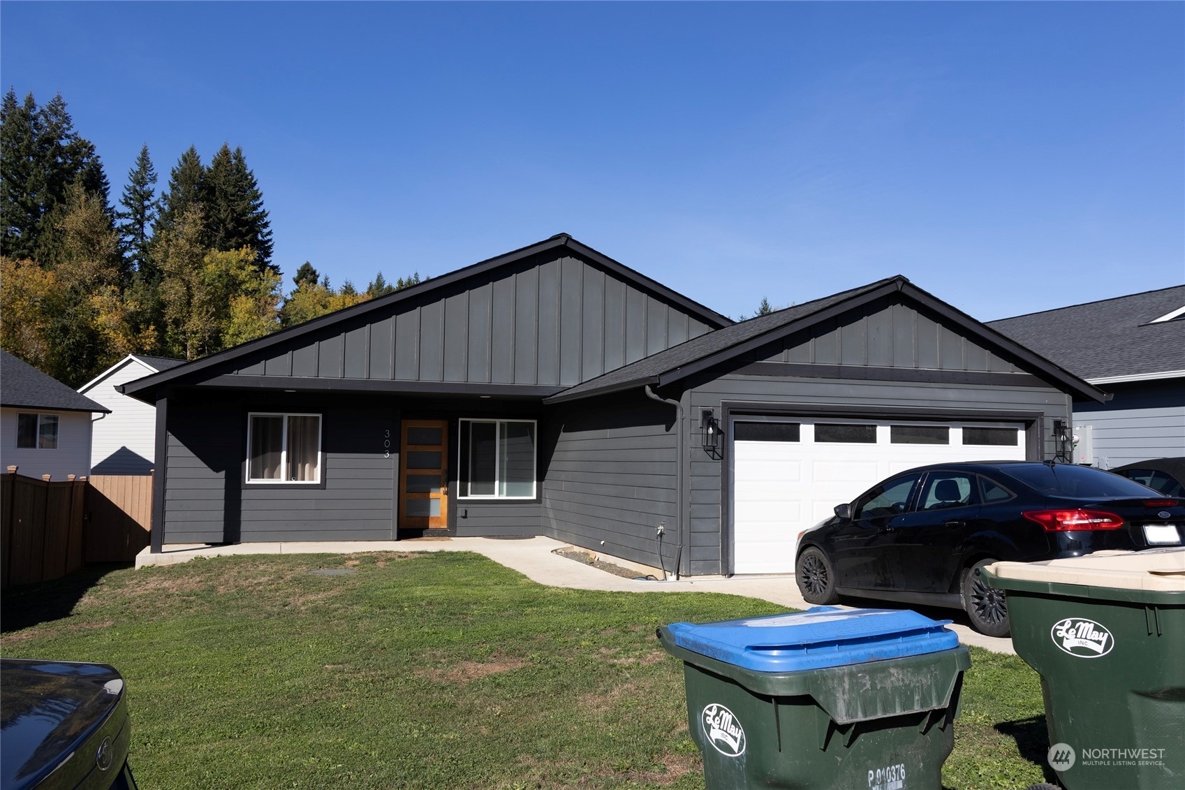 Property Photo:  303 Oak Street  WA 98596 