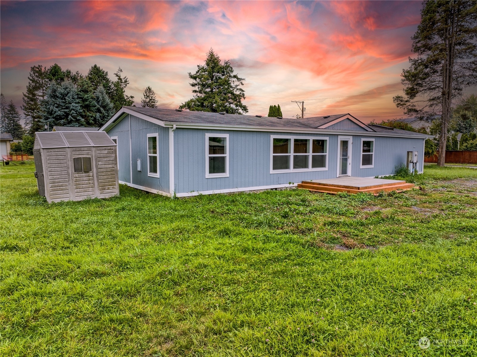 Property Photo:  511 S Valentine Avenue  WA 98047 