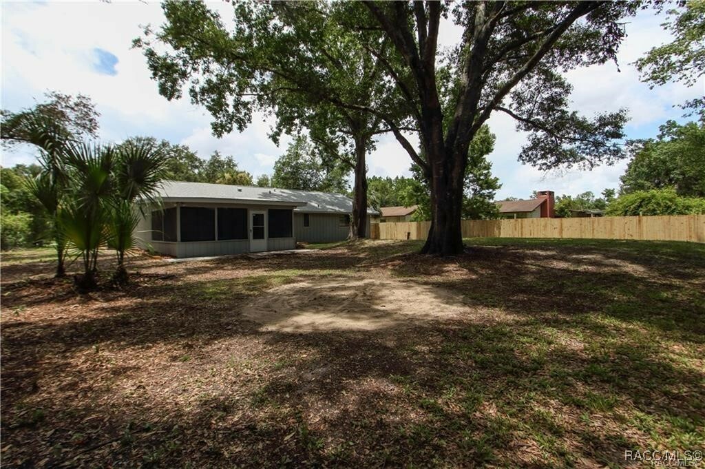 Property Photo:  585 N Country Club Drive  FL 34429 