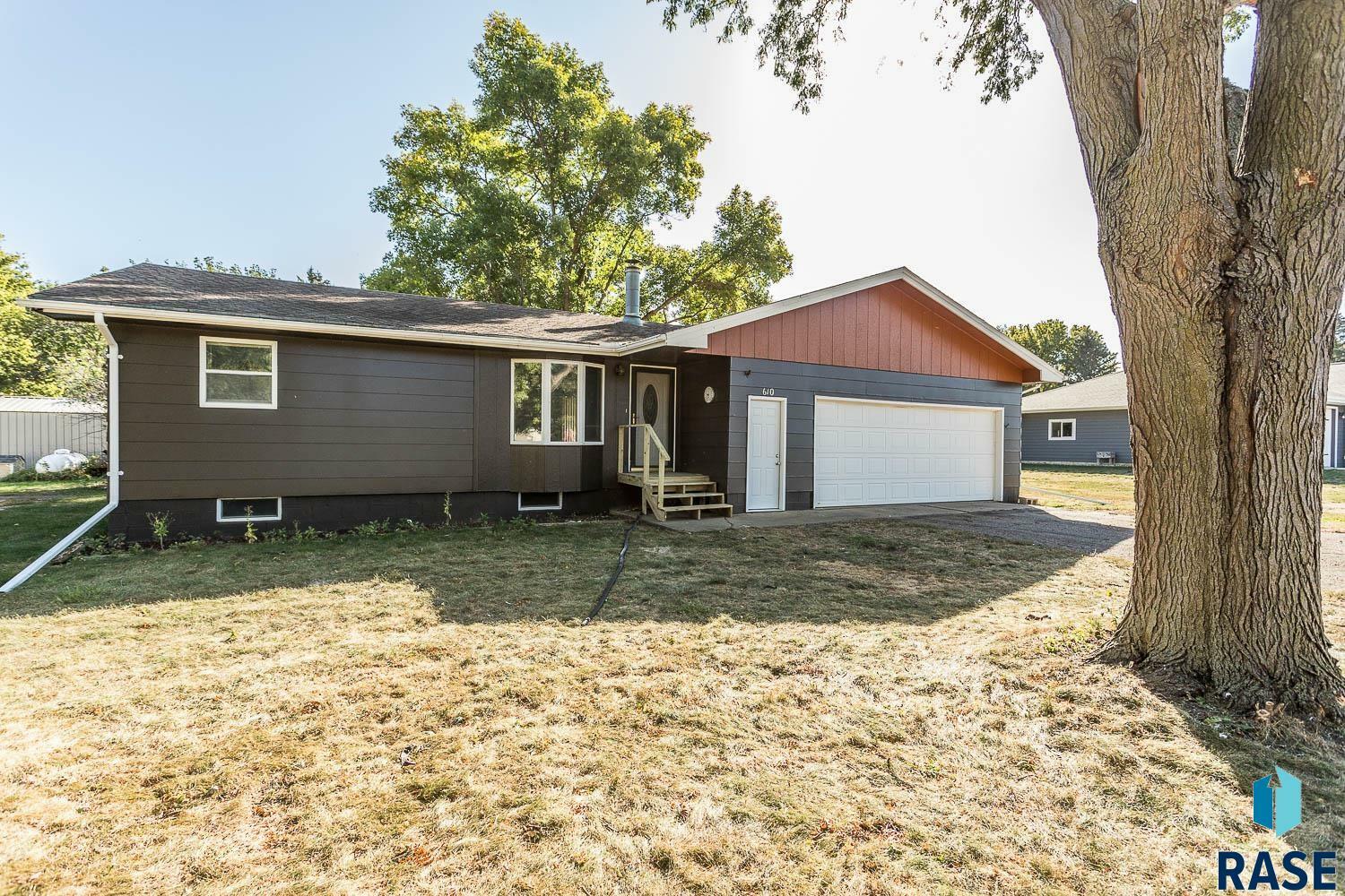 Property Photo:  610 Adams St  SD 57036 