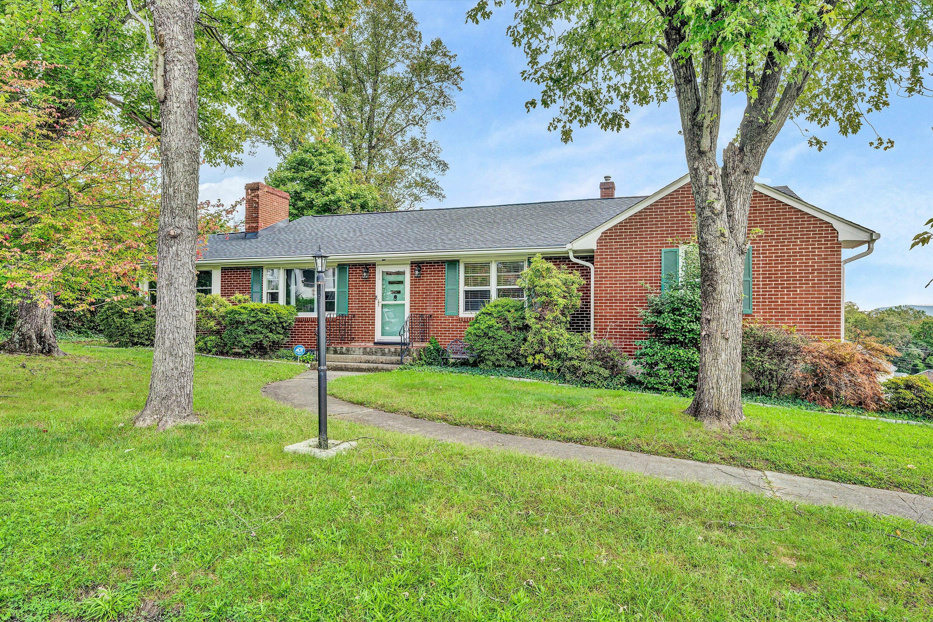 Property Photo:  2014 Wynmere Dr  VA 24018 