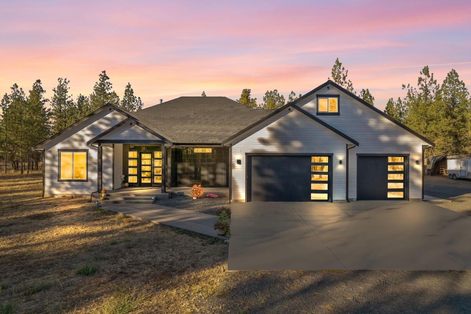 Property Photo:  511 E Stutler Rd  WA 99031 