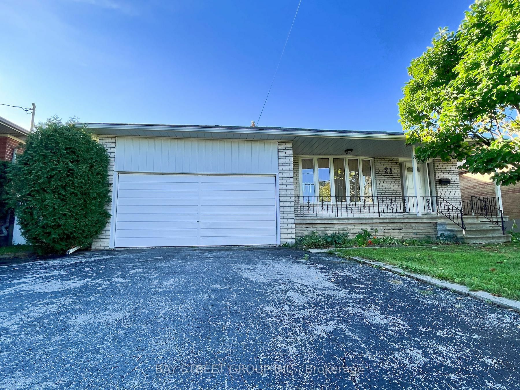 Property Photo:  21 Kingsview Blvd  ON M9R 1T5 