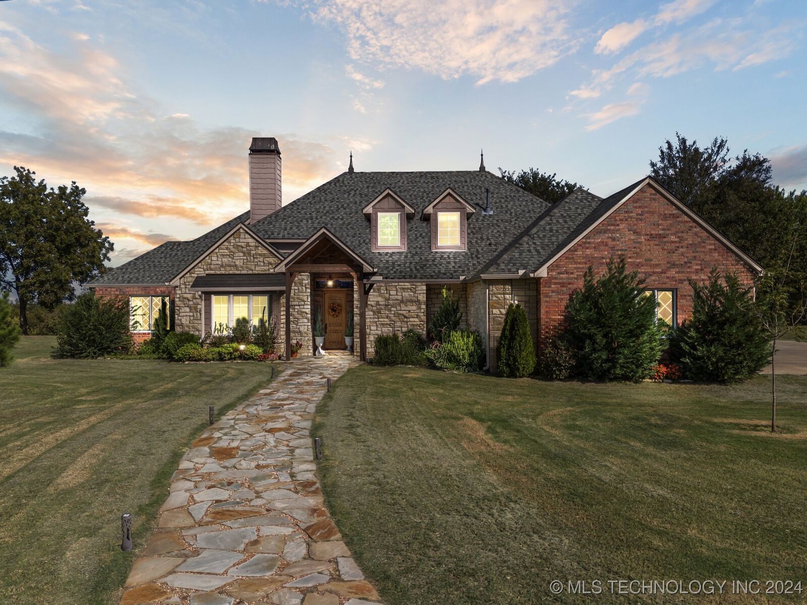 Property Photo:  18051 S 25th  OK 74047 