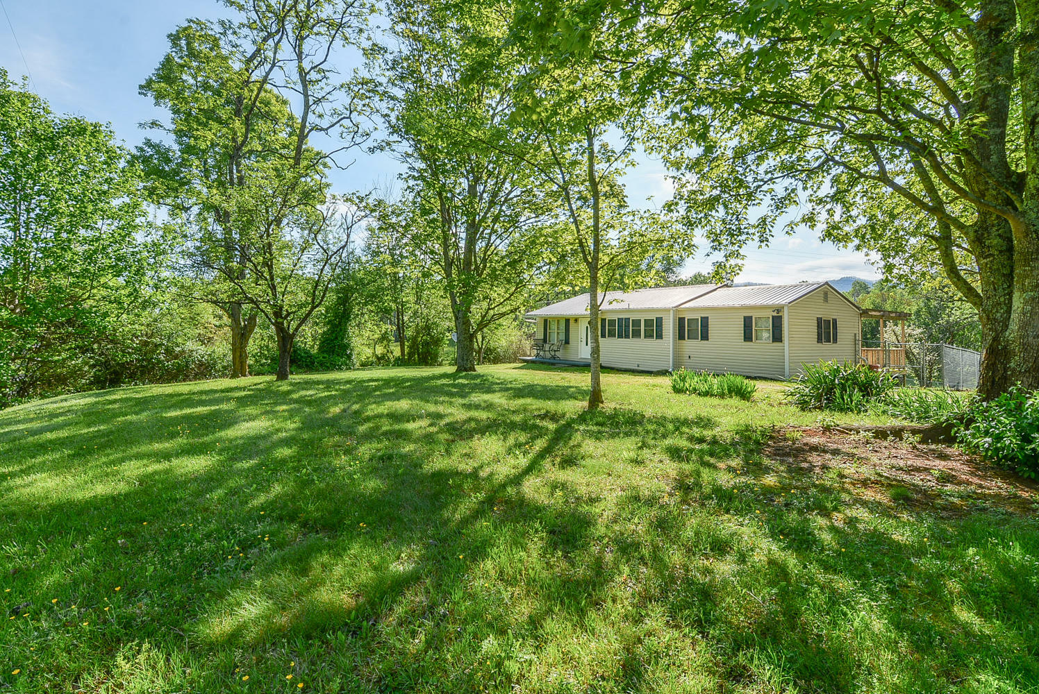 Property Photo:  101 Buncomb Hill Road  TN 37659 